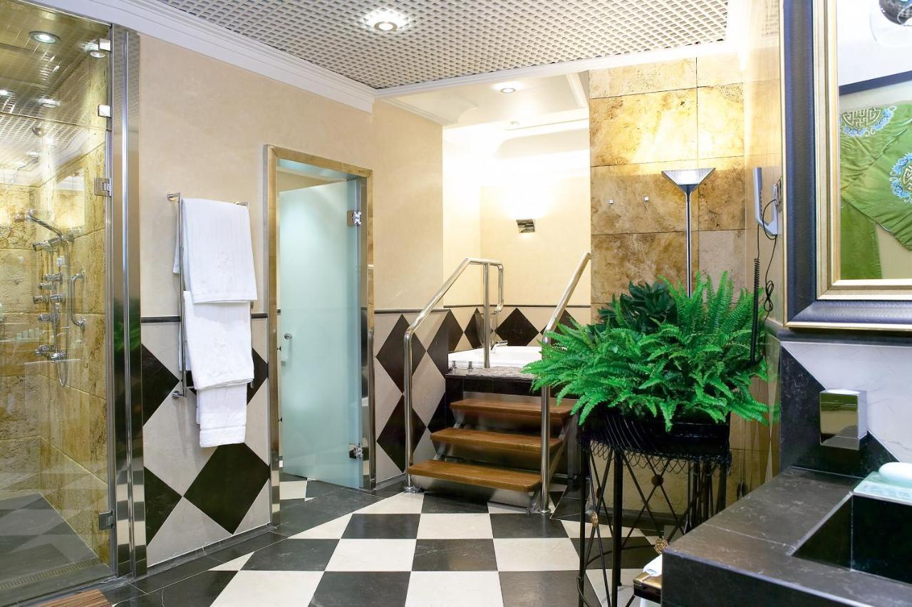 Hotel Carlton Bilbao Exterior photo Bathroom