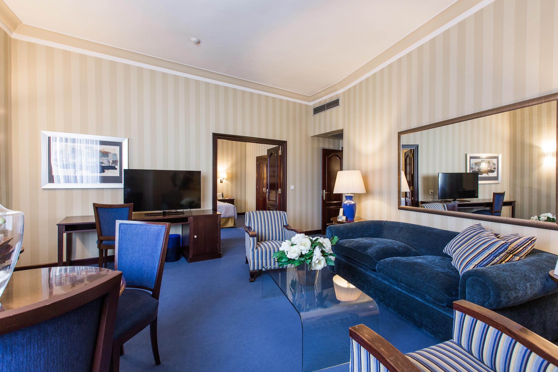Hotel Carlton Bilbao Exterior photo Suite