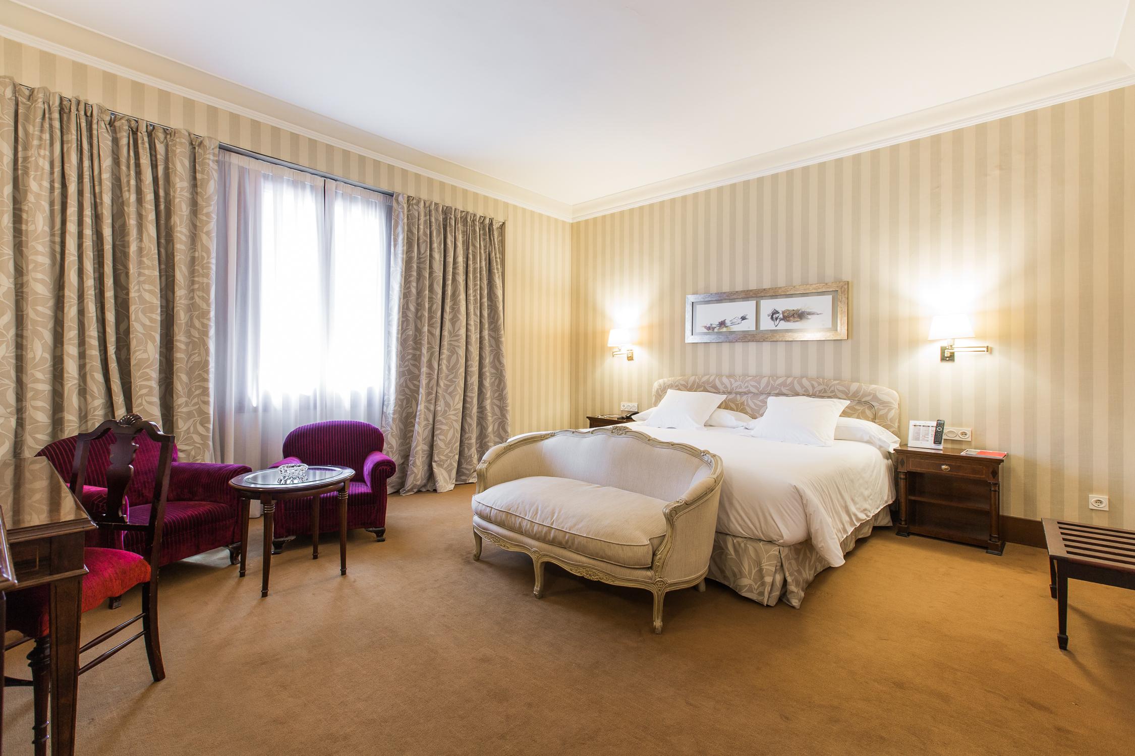 Hotel Carlton Bilbao Exterior photo A room at the hotel