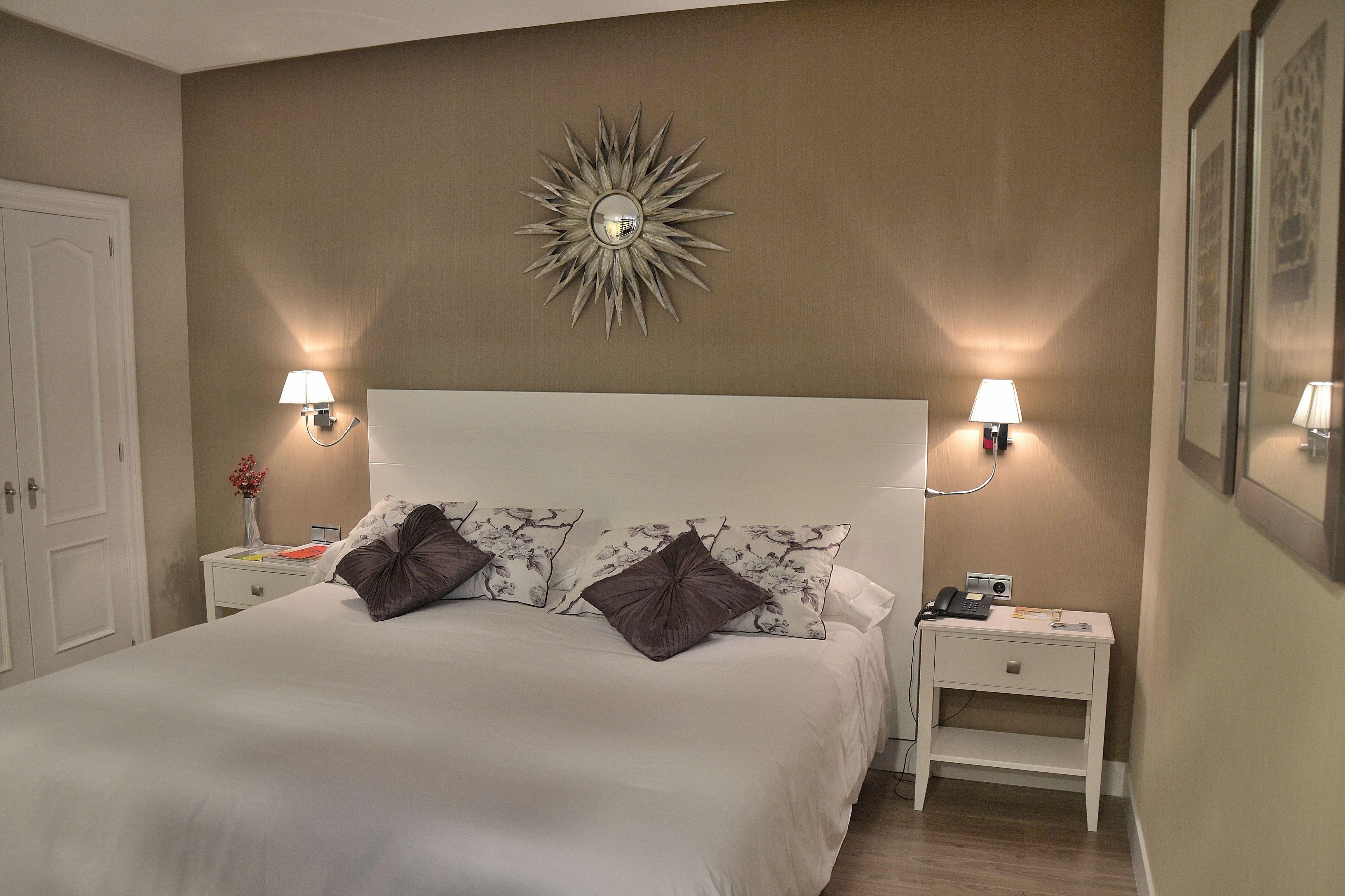 Hotel Carlton Bilbao Exterior photo A bedroom