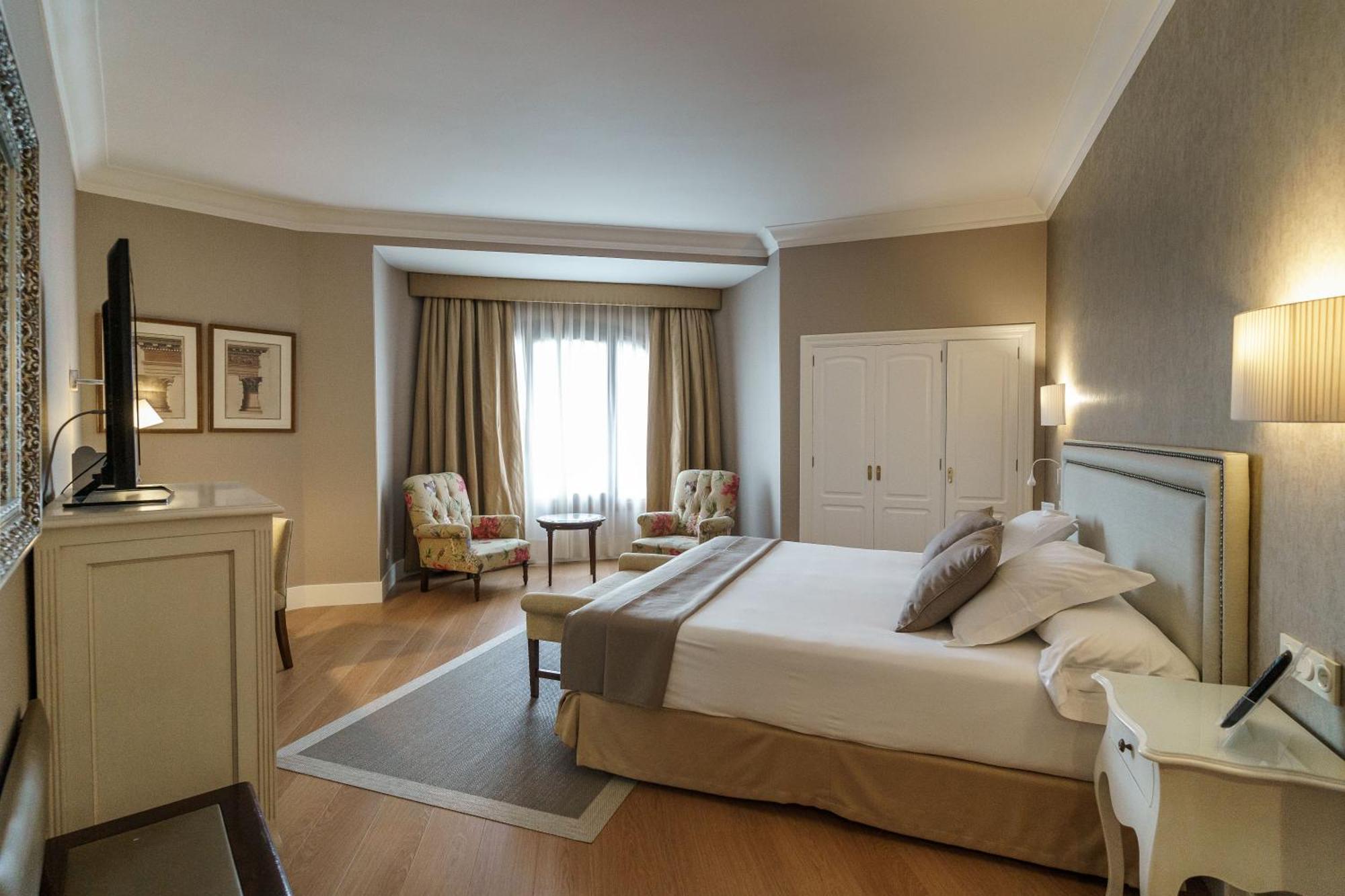 Hotel Carlton Bilbao Exterior photo Deluxe room