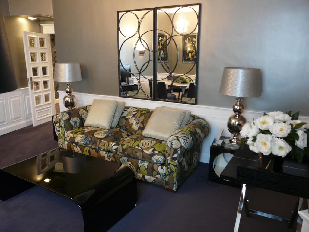Hotel Carlton Bilbao Exterior photo A living room in a typical apartment