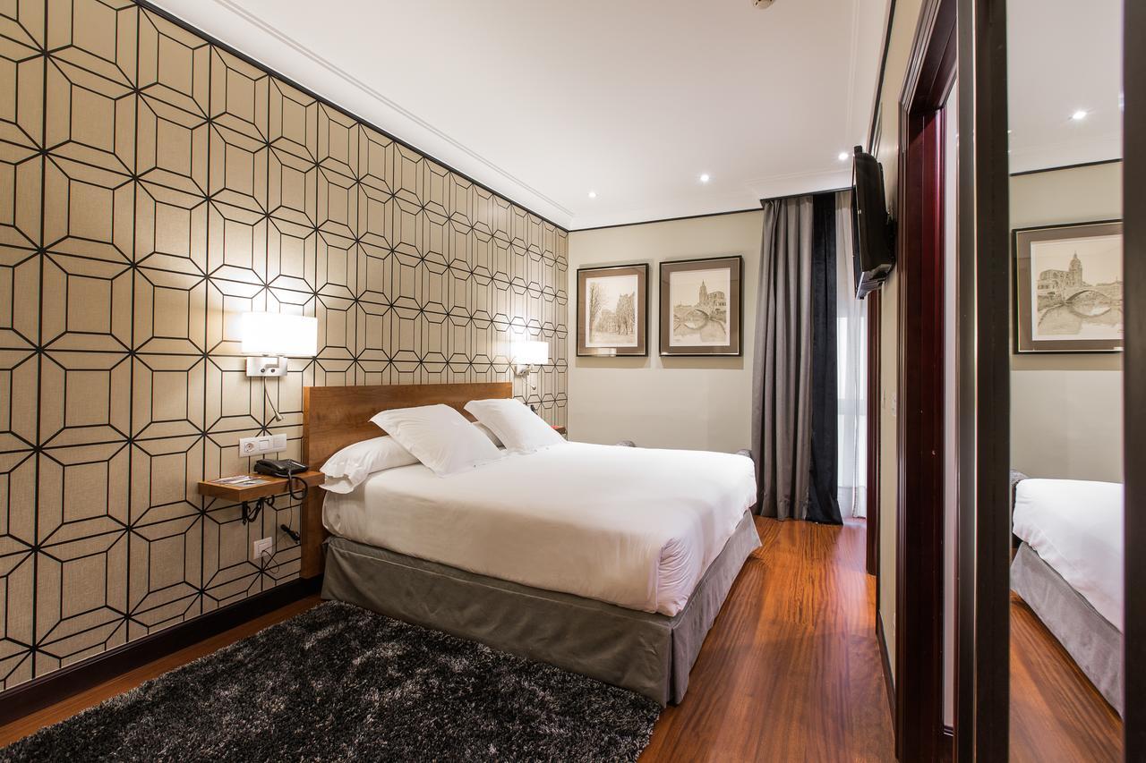Hotel Carlton Bilbao Exterior photo A room at the hotel