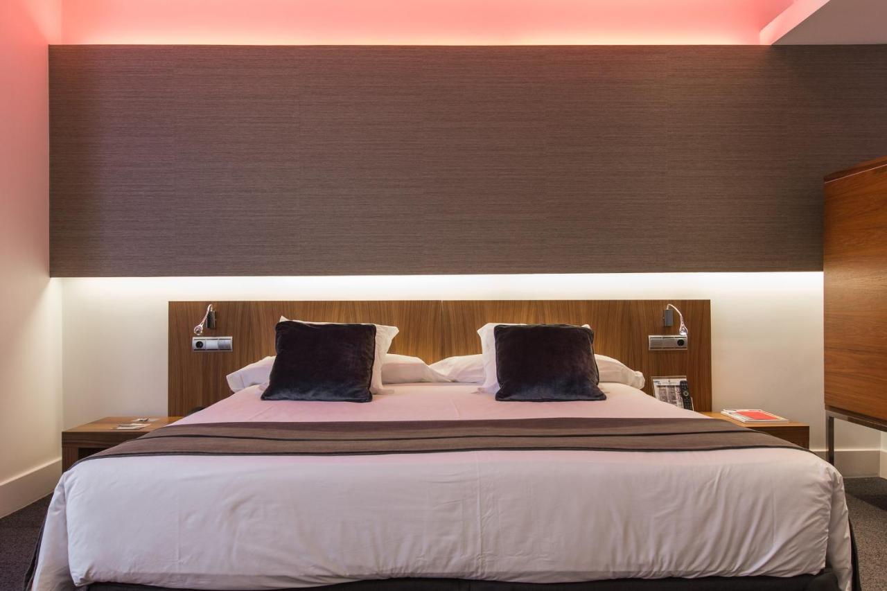 Hotel Carlton Bilbao Exterior photo A bedroom at the hotel