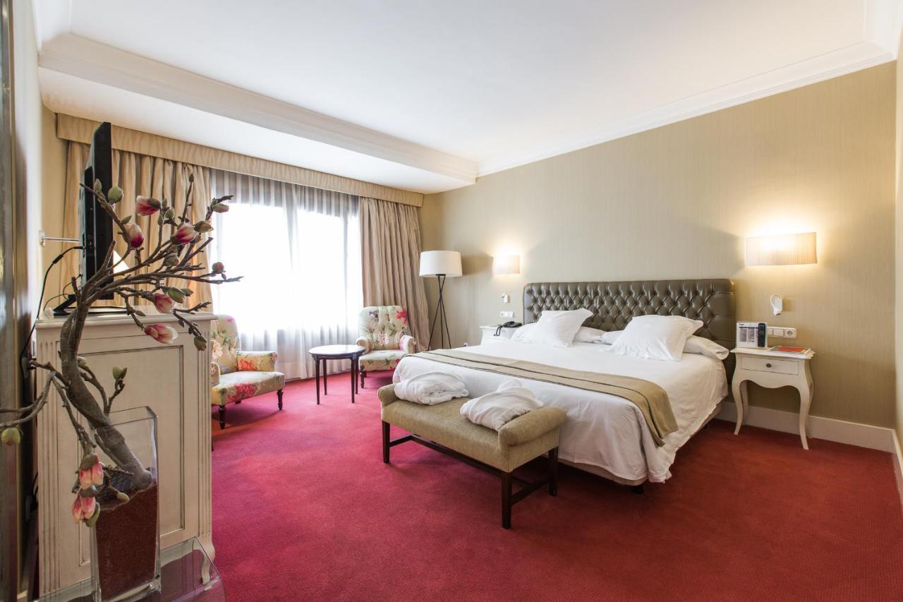 Hotel Carlton Bilbao Exterior photo Deluxe Room